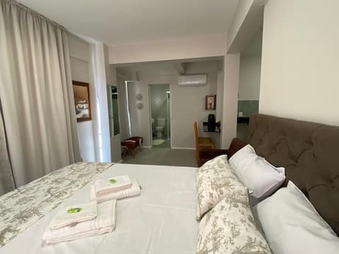 Airbnb em destaque: Studio with breakfast in front of the thermal baths em Piratuba
