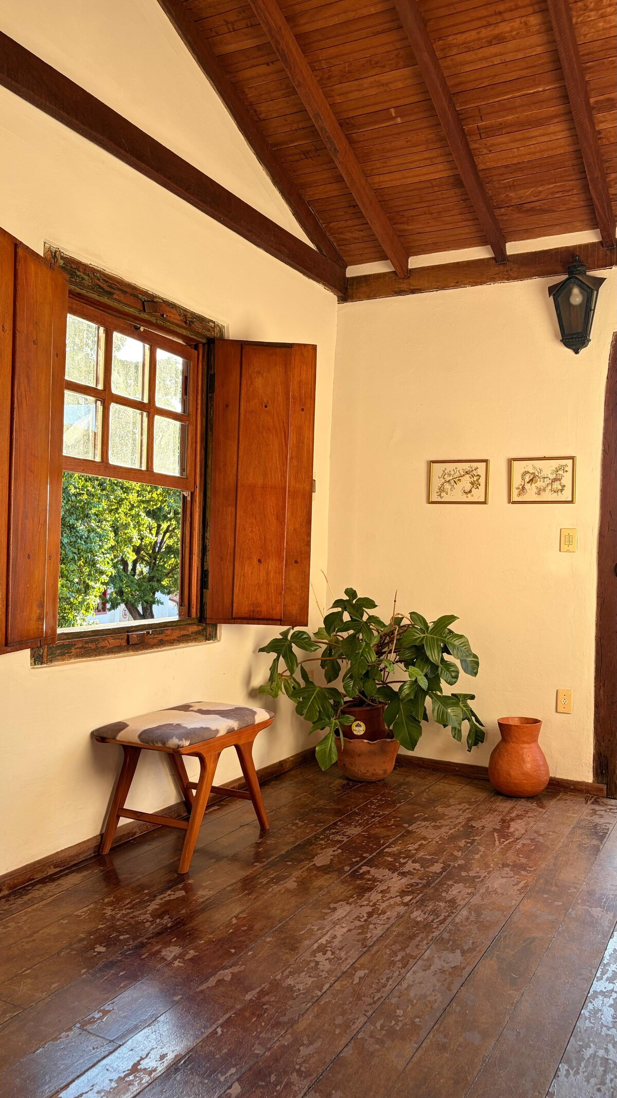 Popular Airbnb listing: Your Perfect Corner 100 m from Rua do Lazer. in Goiás