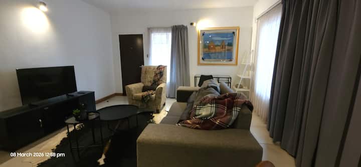 Motswana Suite: Calm & Cozy 2-bedroom Apartment - 가보로네