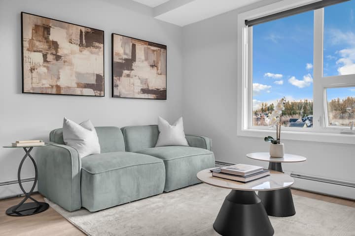 Casa Velluto Suite • On 17th Ave • Office - Calgary