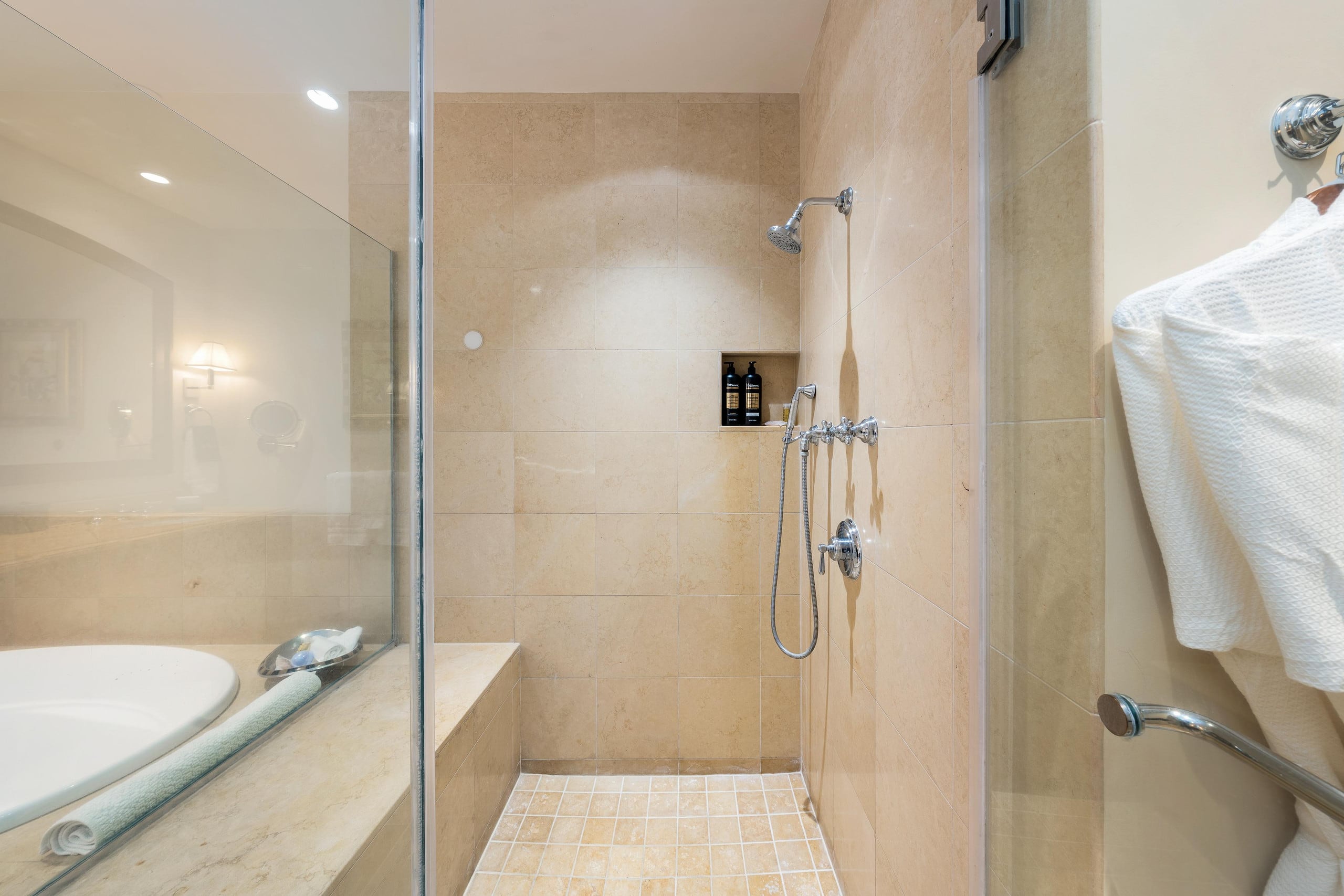 Condo in Kihei · ★5.0 · 2 bedrooms · 4 beds · 2 baths - Image 19