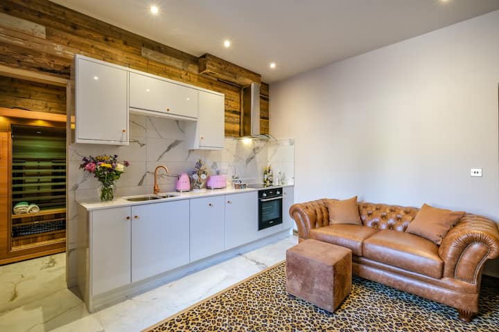 Luxury Couples Hideaway With Spa Bath & Sauna - Arnside