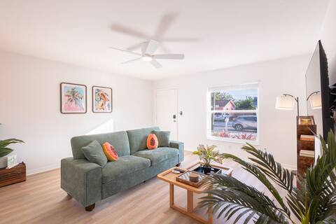 Top Airbnb: Papaya Paradise - Gulfport Hideaway in Gulfport
