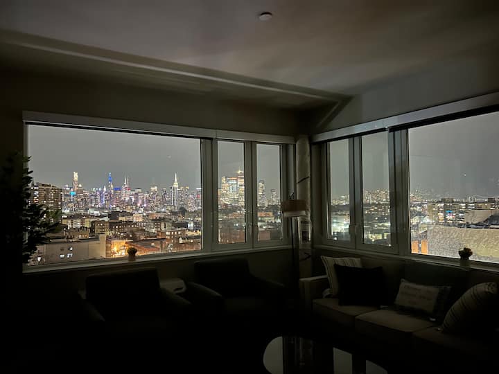 Sky High Manhanttan City View *King Bed *Parking * - West New York, NJ