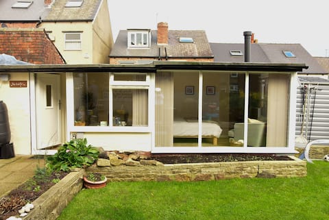 Top performing Airbnb: Private guest accommodation in Hillsborough