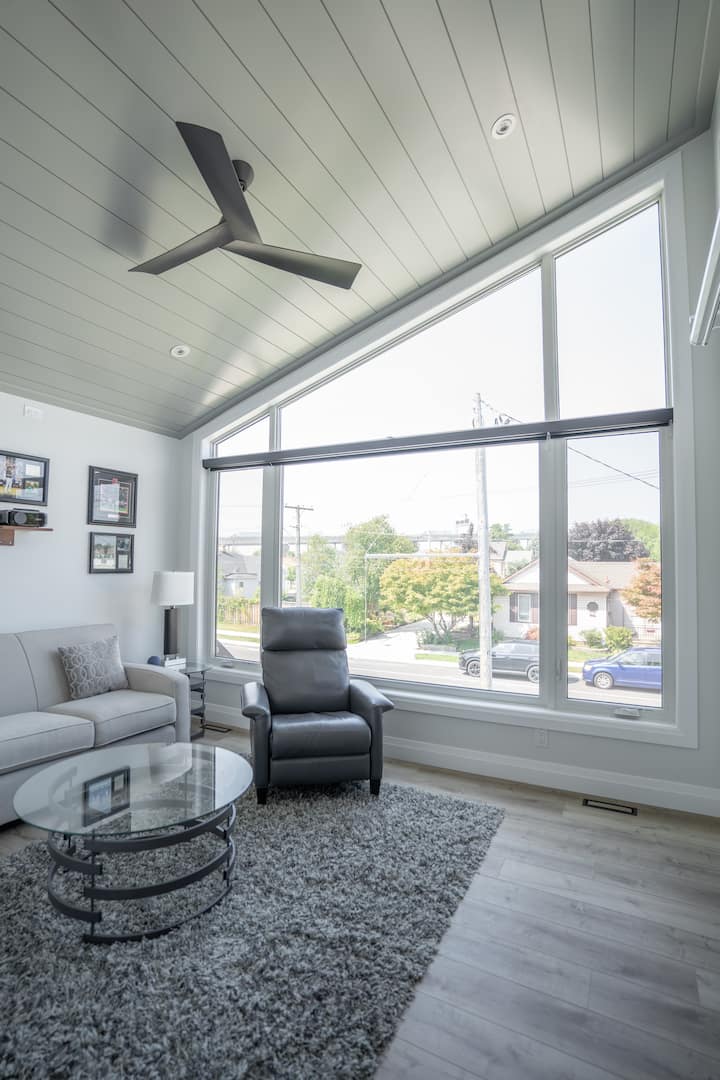 Bridgeview Point - Modern Retreat In Point Edward - Port Huron, MI