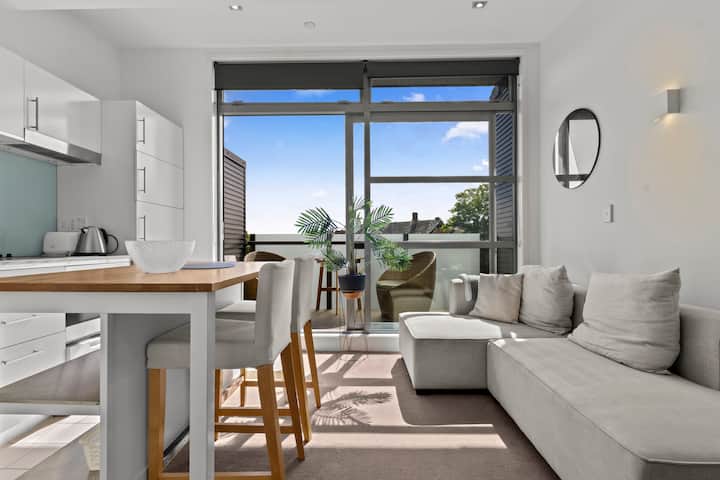 Modern Abode | Parking & Views Near Ponsonby Rd - Auckland