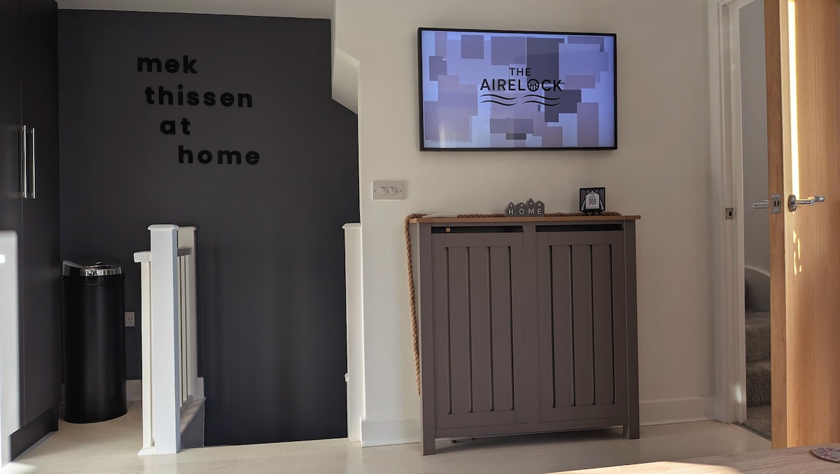 Top performing Airbnb: Canal-side retreat near Leeds centre ·Free parking in Leeds