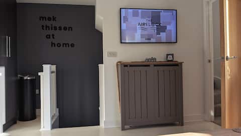 Top performing Airbnb: Canal-side retreat near Leeds centre ·Free parking in Morley
