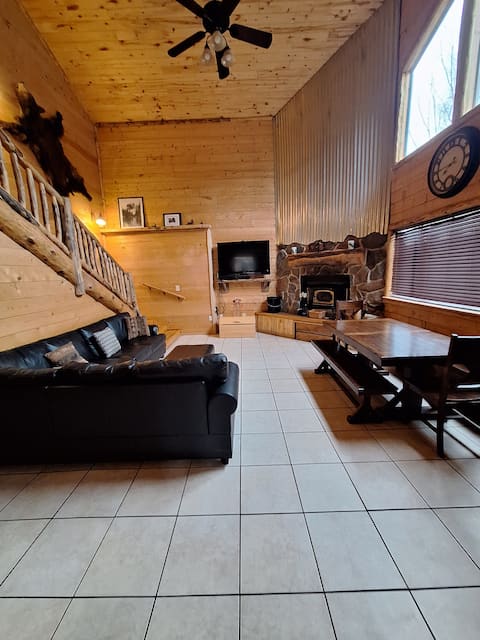 Top performing Airbnb: Cabin Among the Pines w/ game room +Tesla charger! in Kachina Village