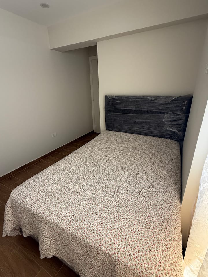 Habitación En Ubicación Céntrica De Trujillo - Trujillo