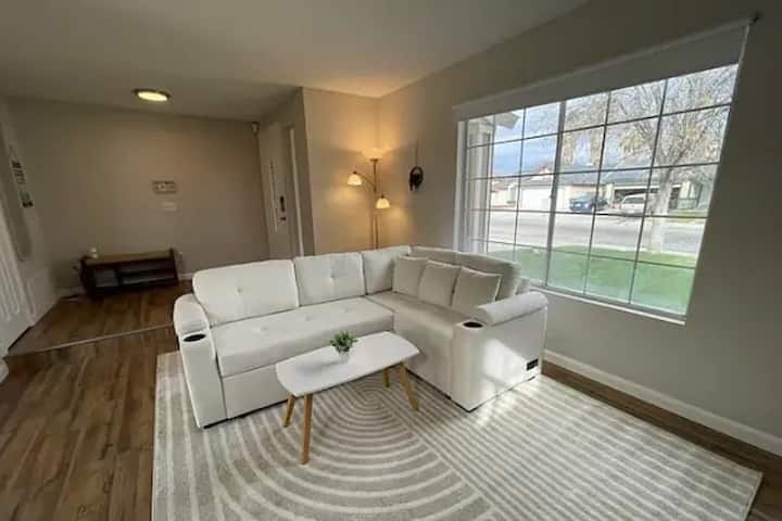 Spacious Lancaster Private Getaway Near Av & Parks - The Hangar - Lancaster