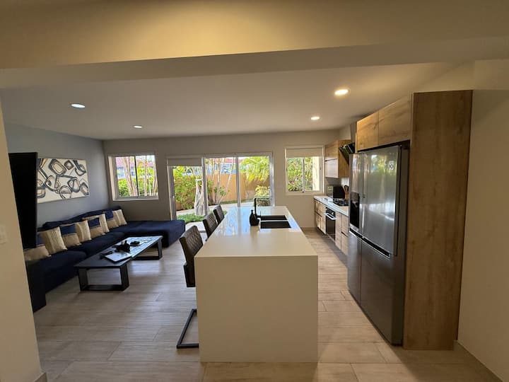 Luxury Townhouse 6 Minutes From Beach & Casino - Aruba