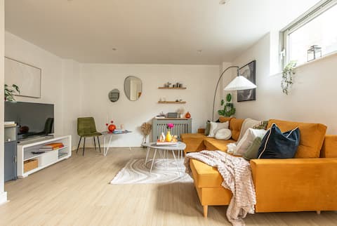 Successful Airbnb property: Heart of City Luxe w/Private Parking & Garden in City Centre