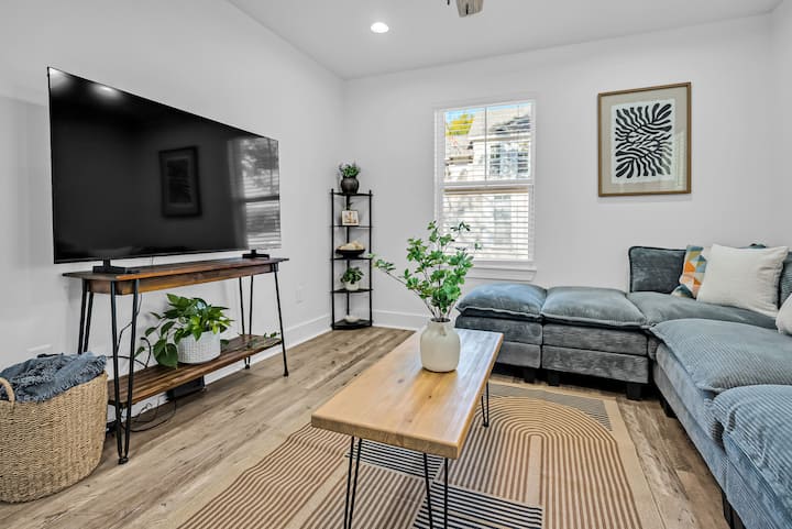 Luna Haus | Luxe Stay Near Downtown + Pet-friendly - Conway, AR