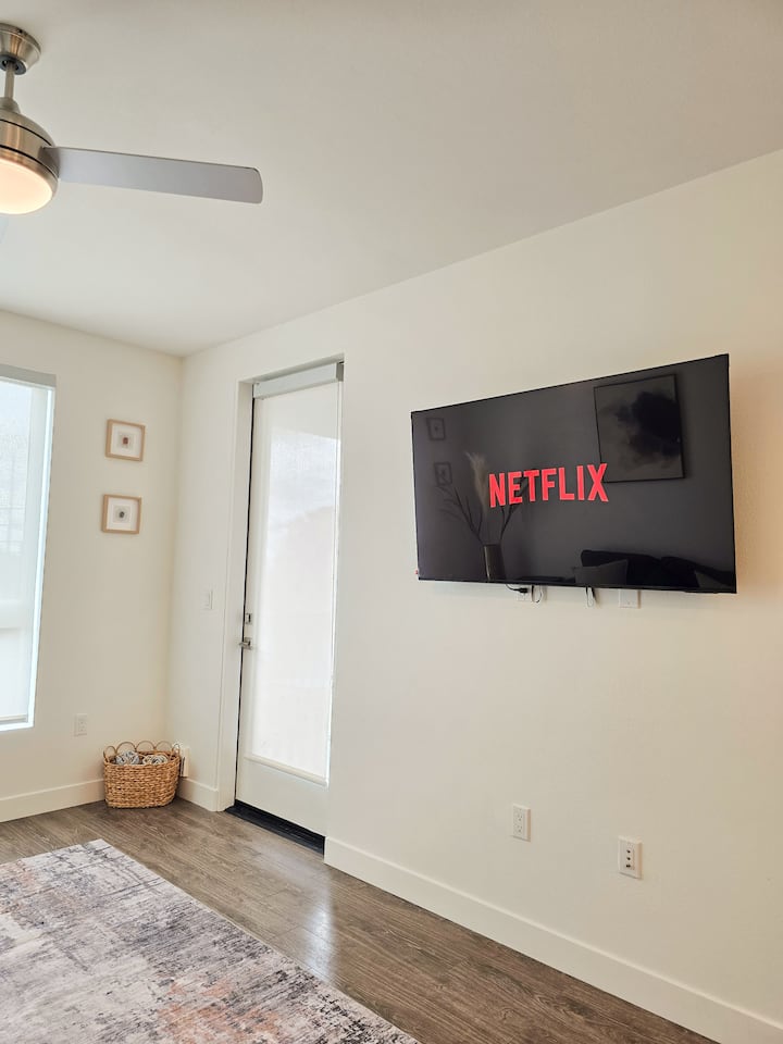 Prime Oc Location | 1 Br Near Sna Airport - Tustin, CA