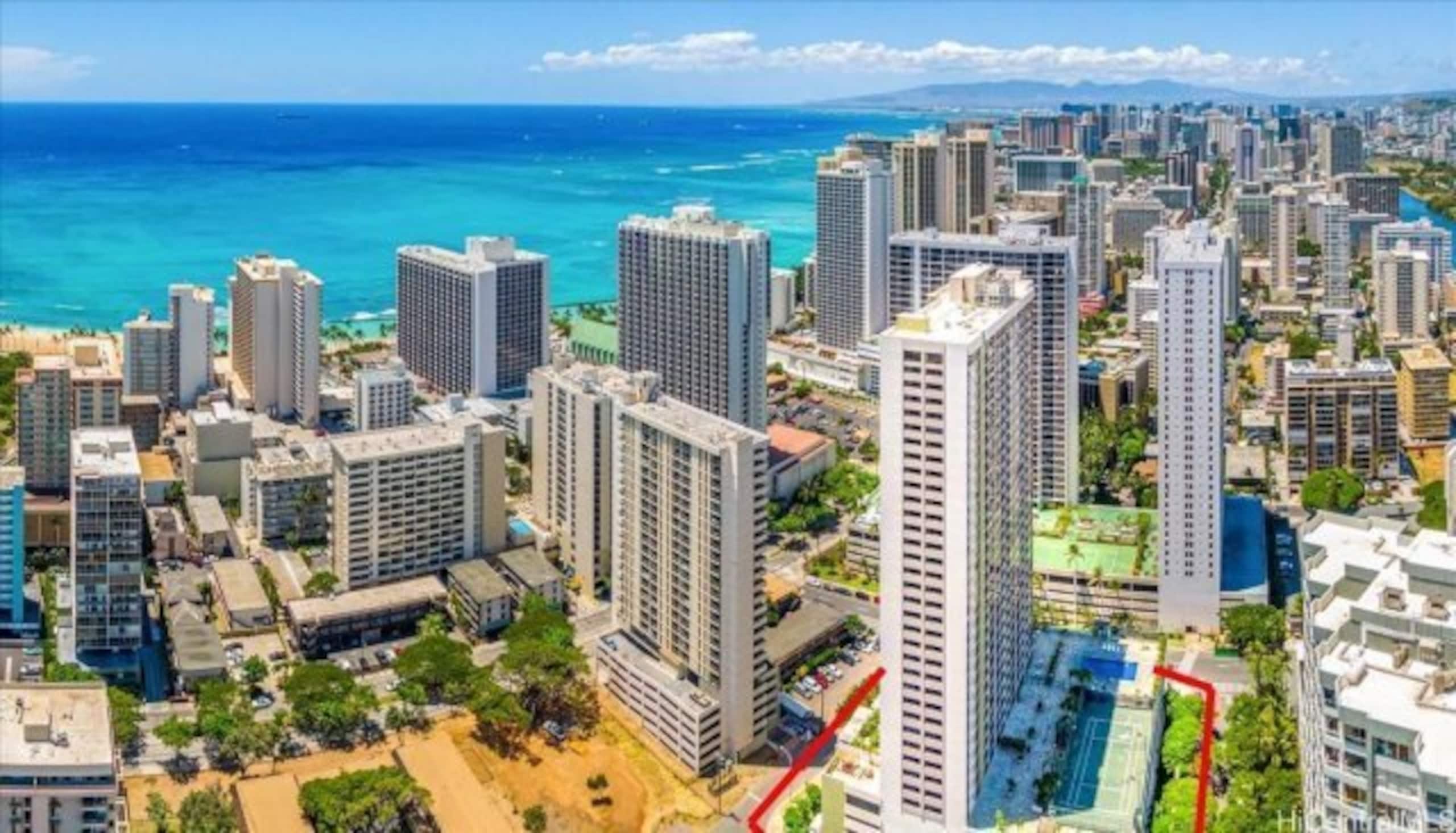 Condo in Honolulu · ★4.79 · 1 bedroom · 4 beds · 1 private bath - Image 35