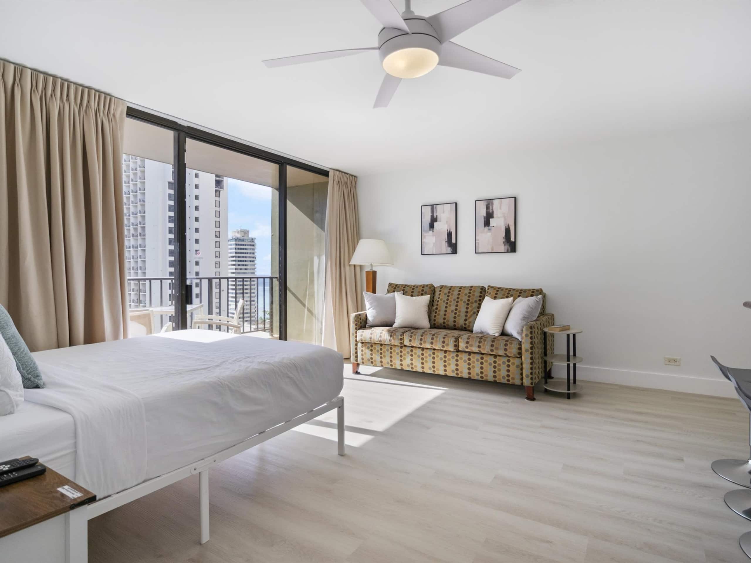 Condo in Honolulu · ★4.79 · 1 bedroom · 4 beds · 1 private bath - Image 4