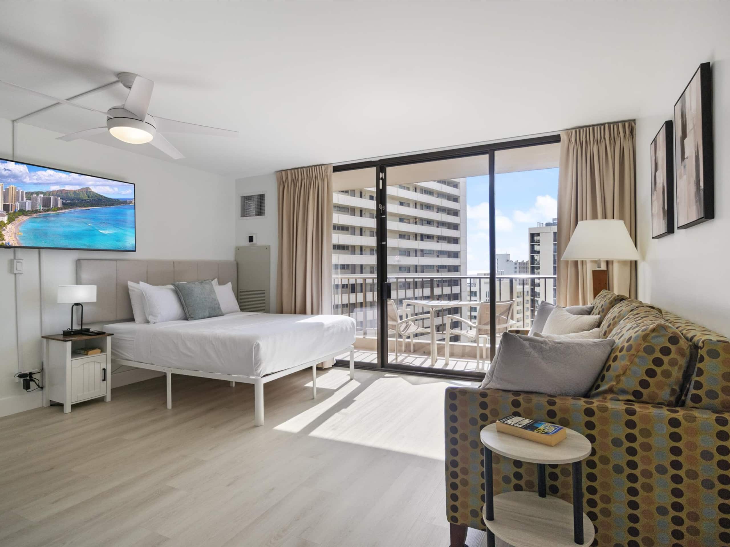 Condo in Honolulu · ★4.79 · 1 bedroom · 4 beds · 1 private bath - Image 3