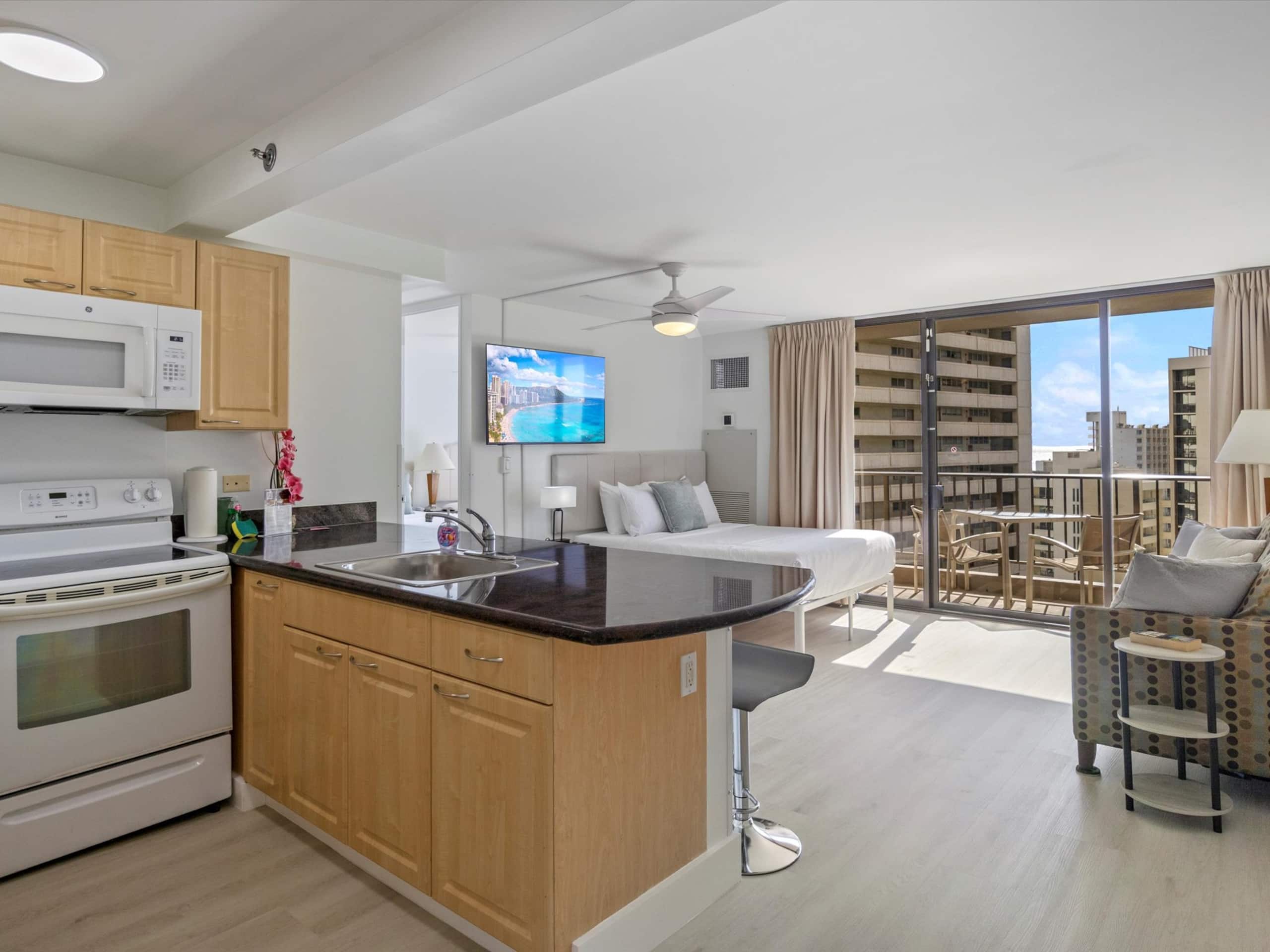 Condo in Honolulu · ★4.79 · 1 bedroom · 4 beds · 1 private bath - Image 8