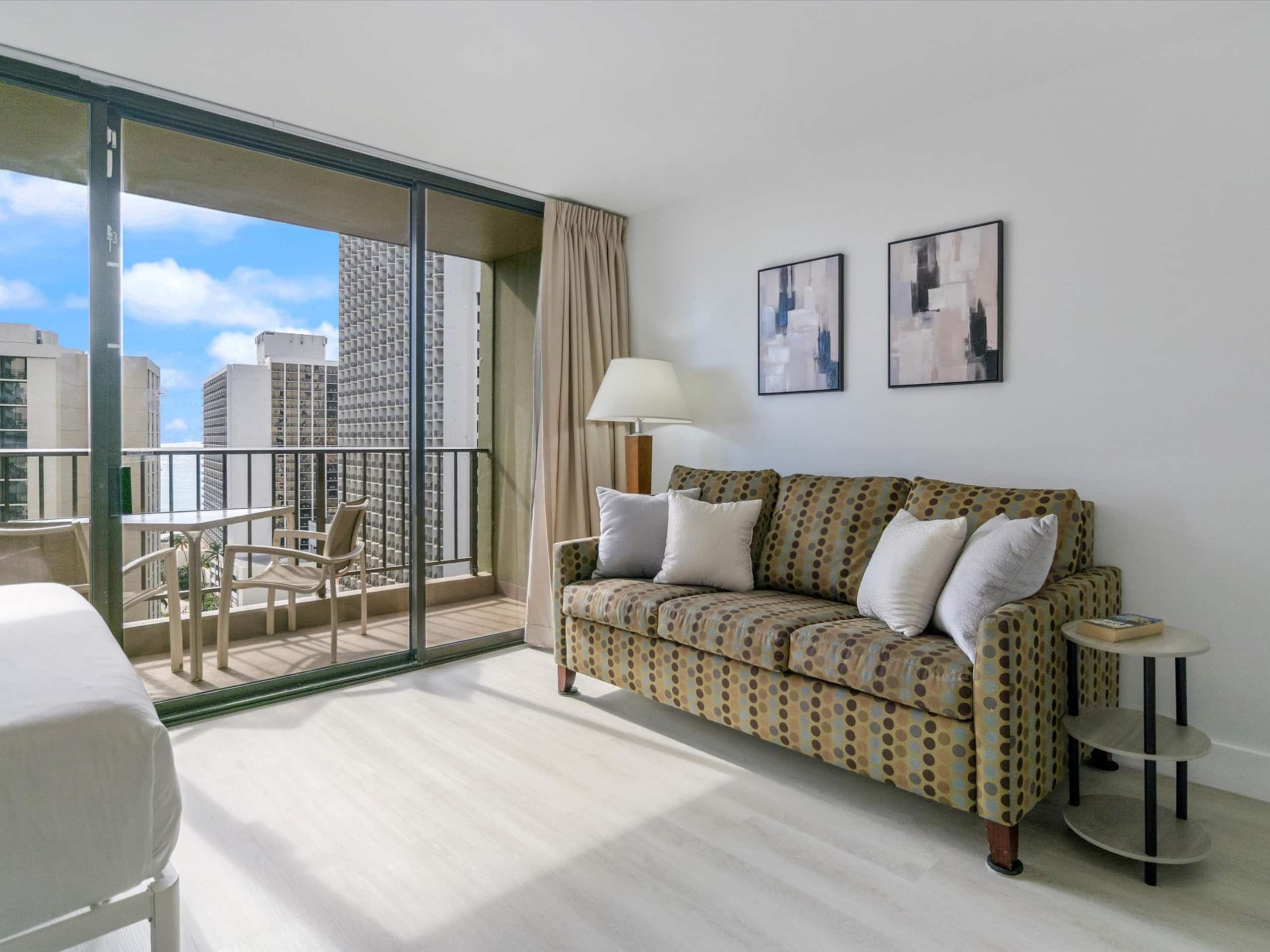 Condo in Honolulu · ★4.79 · 1 bedroom · 4 beds · 1 private bath - Image 2