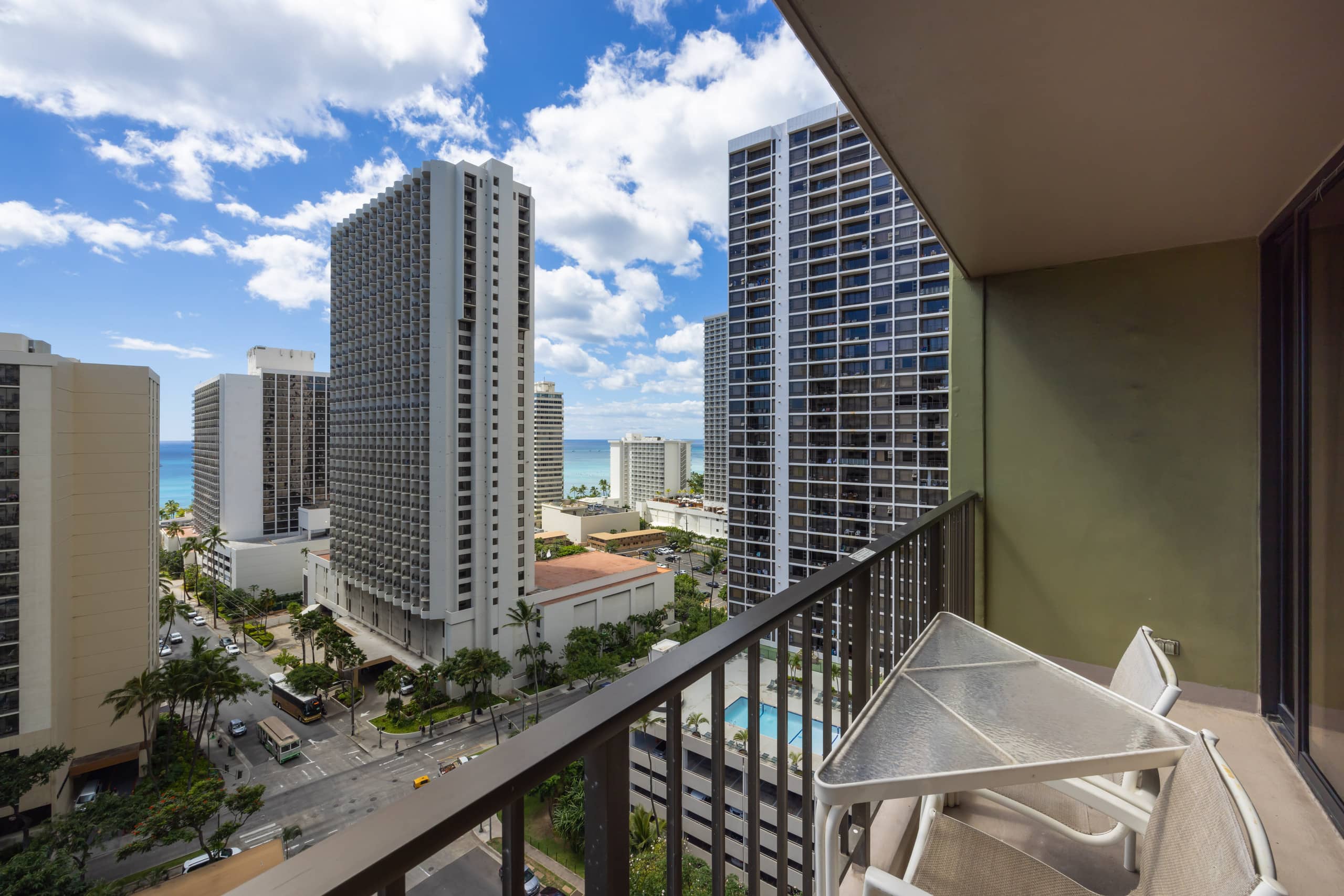 Condo in Honolulu · ★4.79 · 1 bedroom · 4 beds · 1 private bath - Image 17