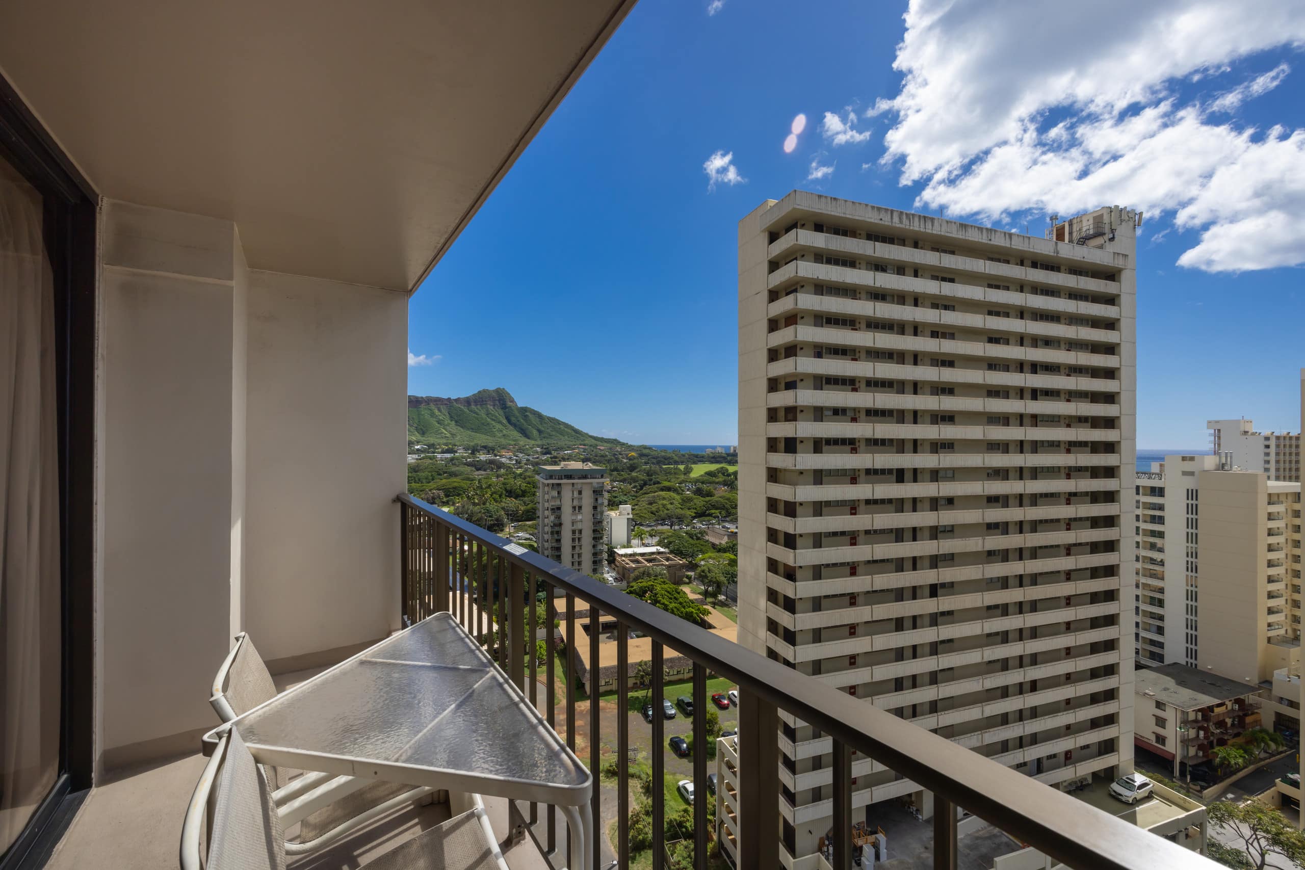 Condo in Honolulu · ★4.79 · 1 bedroom · 4 beds · 1 private bath - Image 18