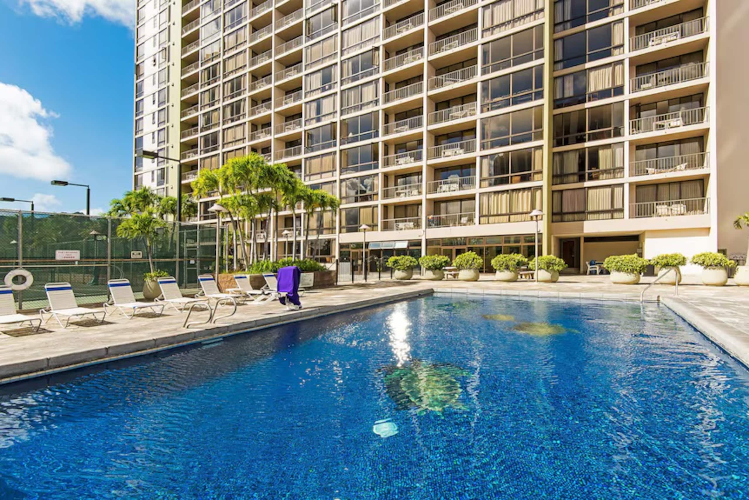 Condo in Honolulu · ★4.79 · 1 bedroom · 4 beds · 1 private bath - Image 31