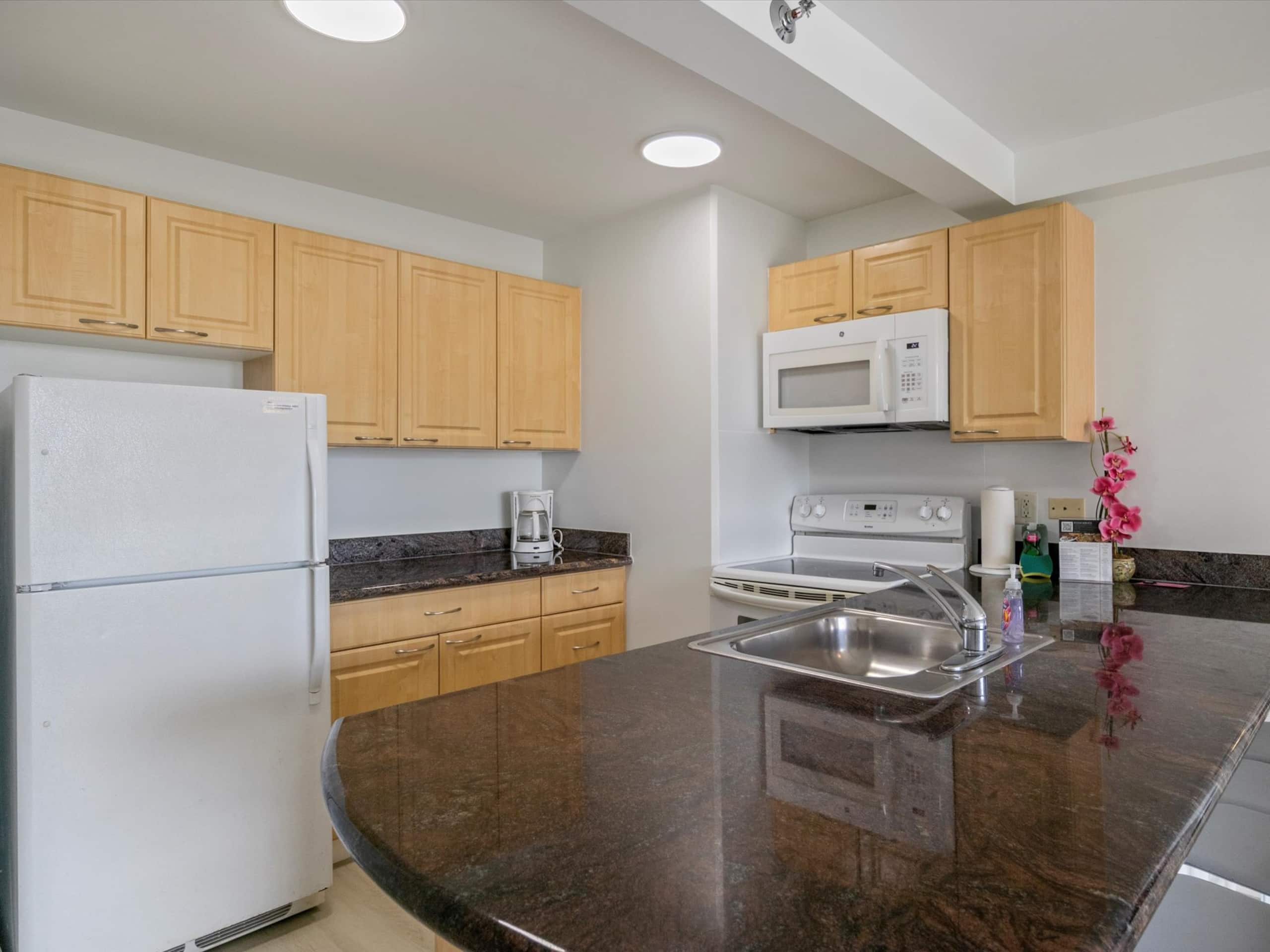 Condo in Honolulu · ★4.79 · 1 bedroom · 4 beds · 1 private bath - Image 7