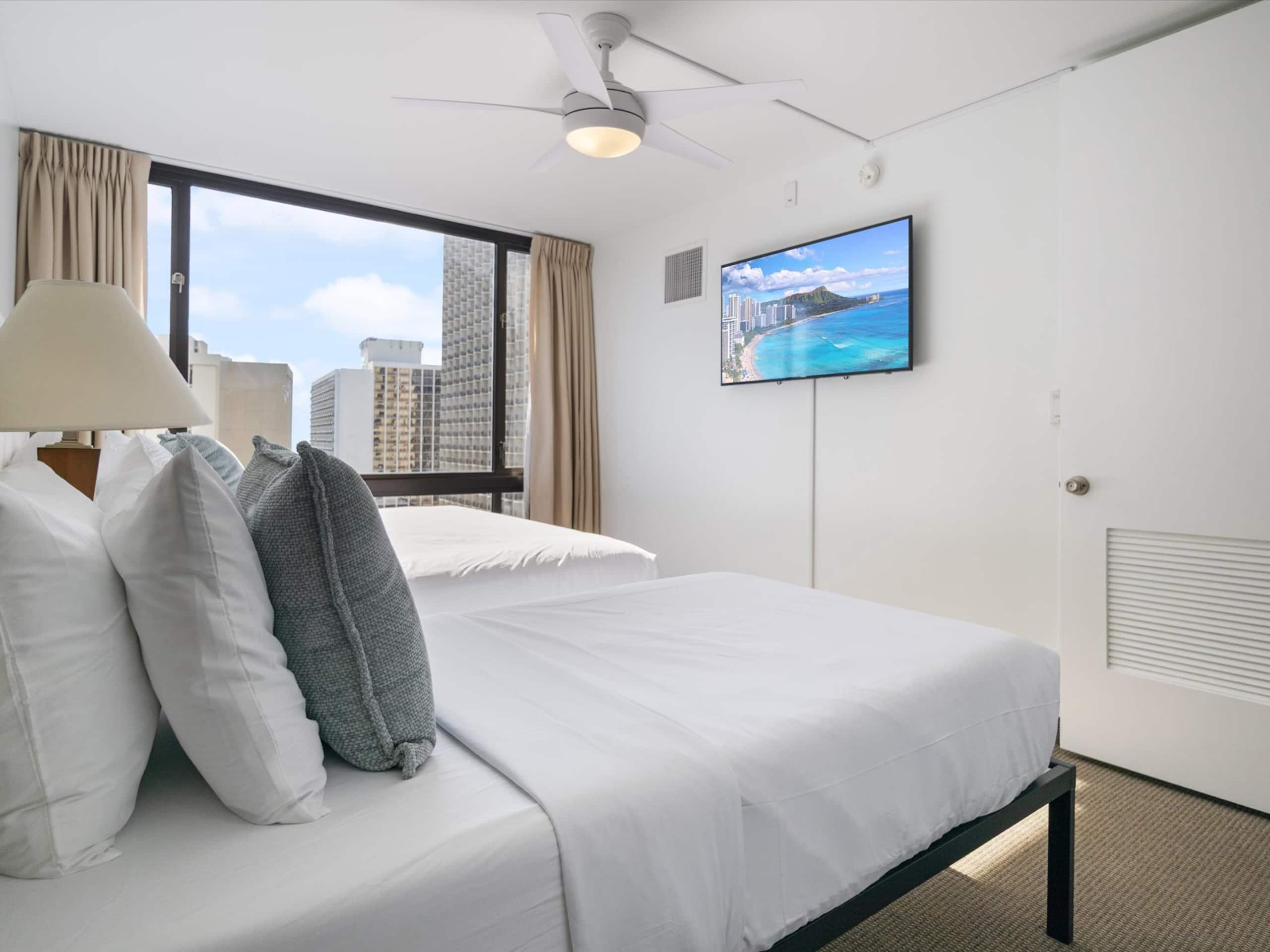 Condo in Honolulu · ★4.79 · 1 bedroom · 4 beds · 1 private bath - Image 14