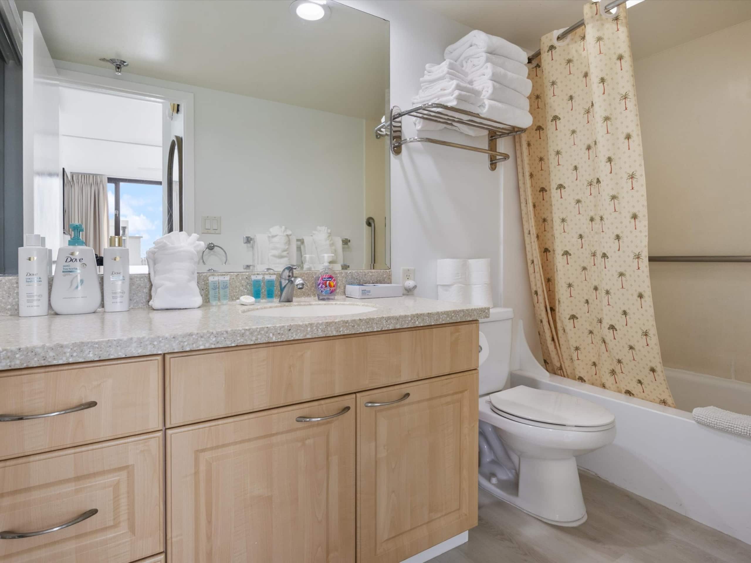 Condo in Honolulu · ★4.79 · 1 bedroom · 4 beds · 1 private bath - Image 16