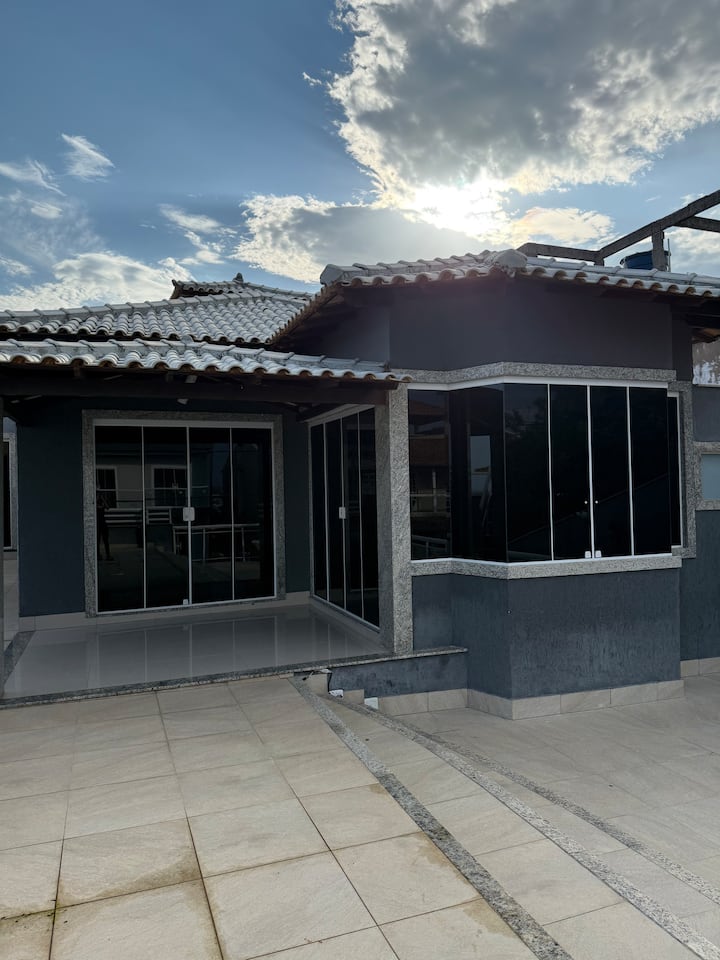 Casa Com Piscina No Cond. Dos Pássaros. 3 Quartos - Cabo Frio