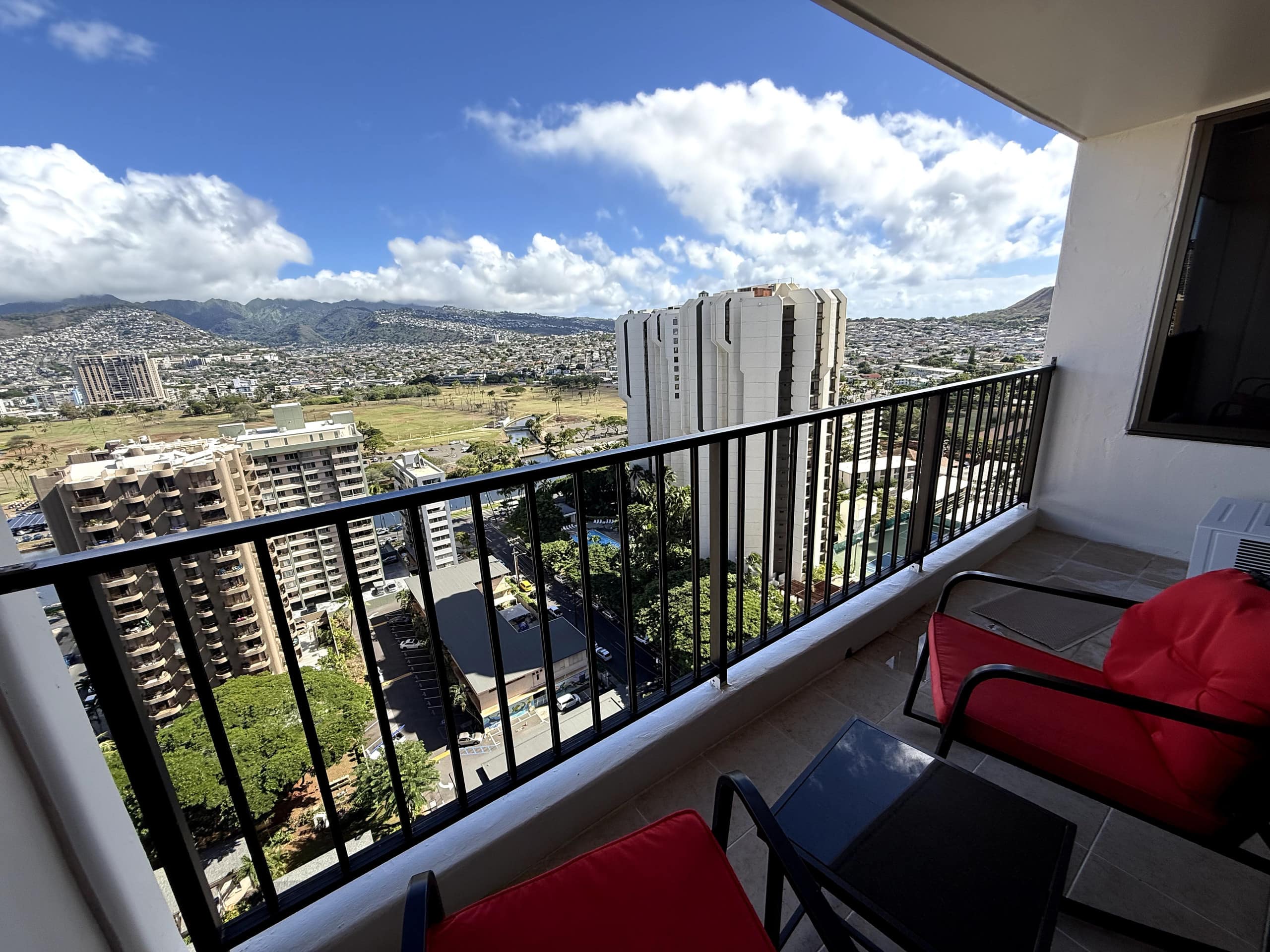 Newly Renovated Waikiki 1 Bedroom in Nice Location - Image 12