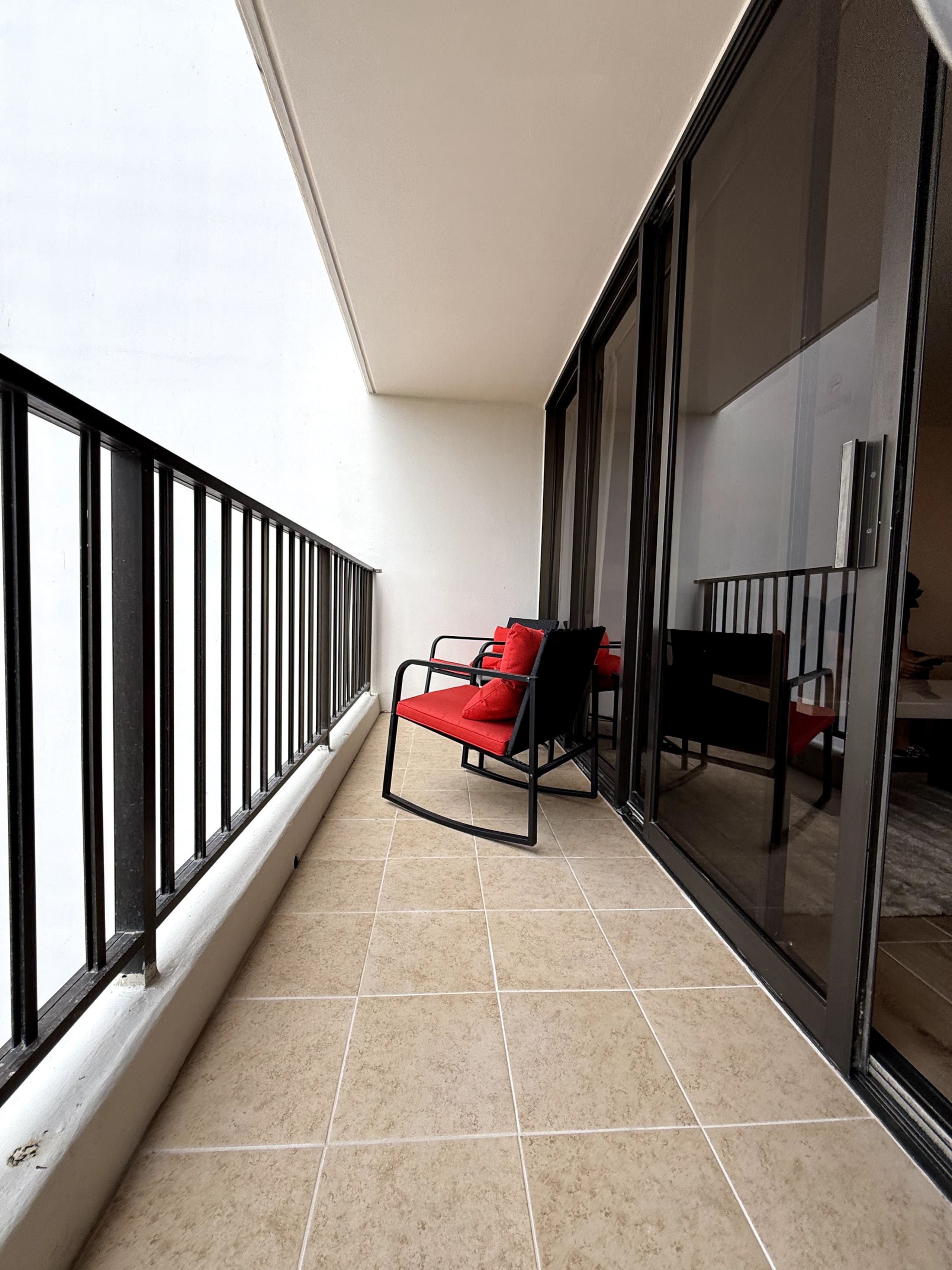 Newly Renovated Waikiki 1 Bedroom in Nice Location - Image 9