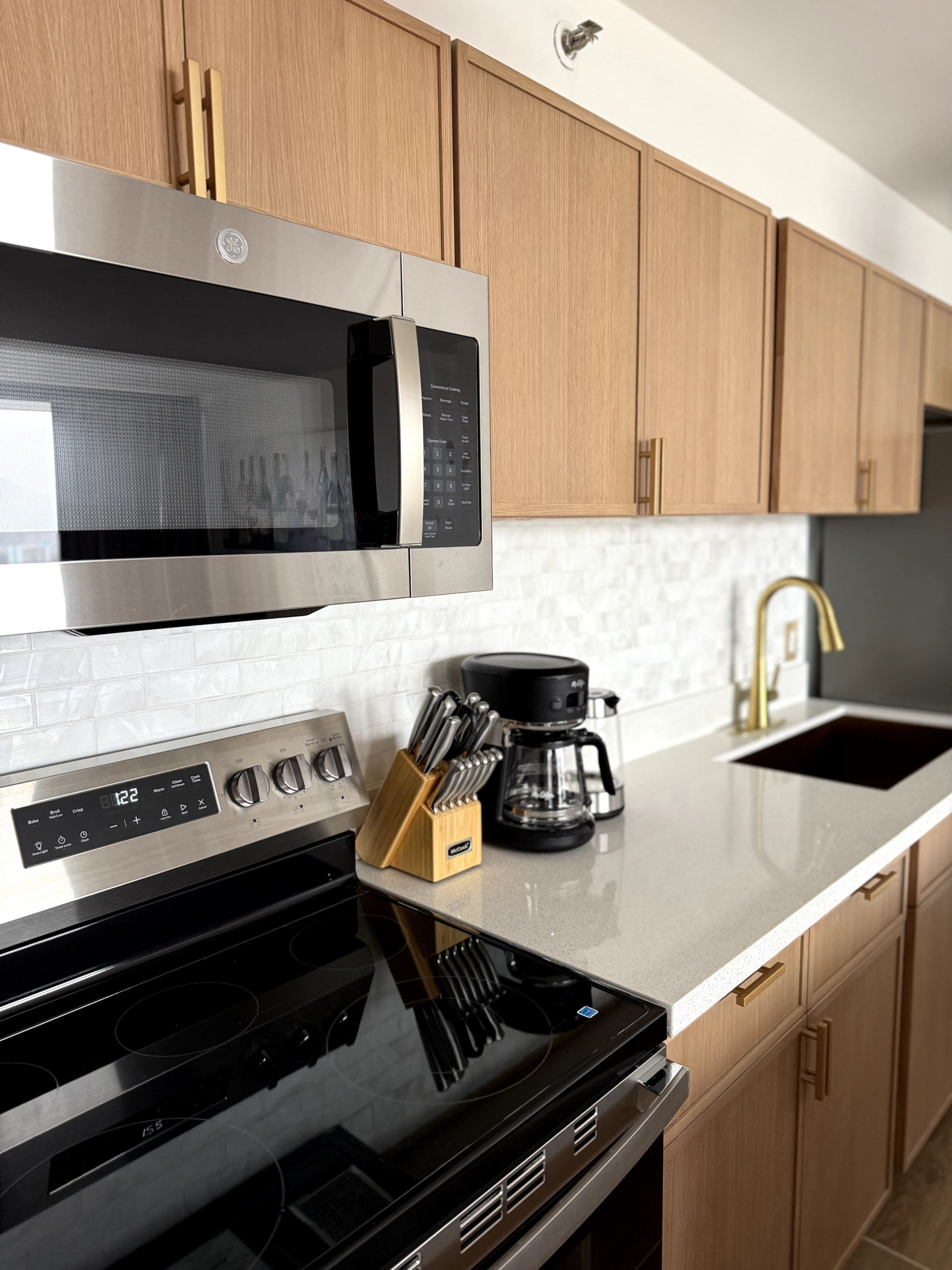 Newly Renovated Waikiki 1 Bedroom in Nice Location - Image 4