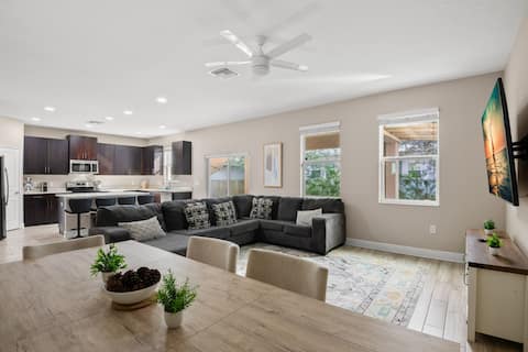 Successful Airbnb property: Spacious N. Hyde Park 5BR • Hot Tub • Outdoor Fun! in North Hyde Park