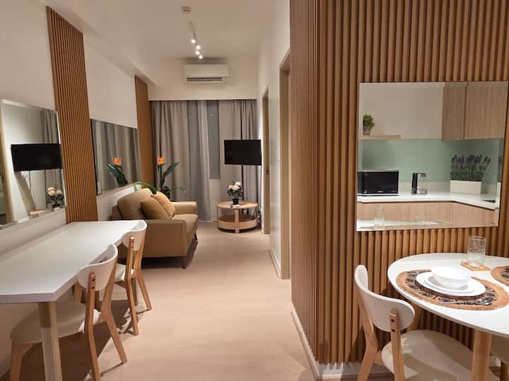 Quiet & Comfortable Getaway In Prime Location - Manila