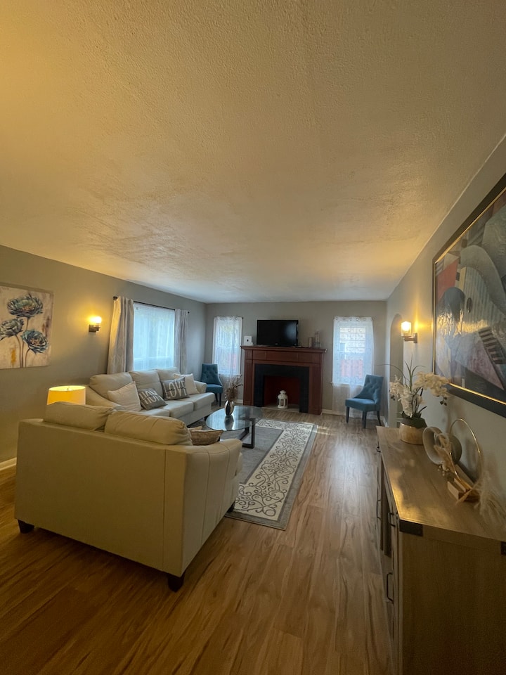Home Away From Home! 6bd, 2ba Near Downtown Salem. - Salem, OR