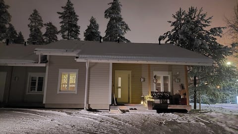 Top Airbnb: Spacious and cozy holiday home in the heart of Vuokatti. in Sotkamo