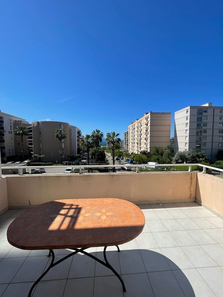 T2 Tout Confort, Terrasse, Vue Baie à 800m - Ajaccio