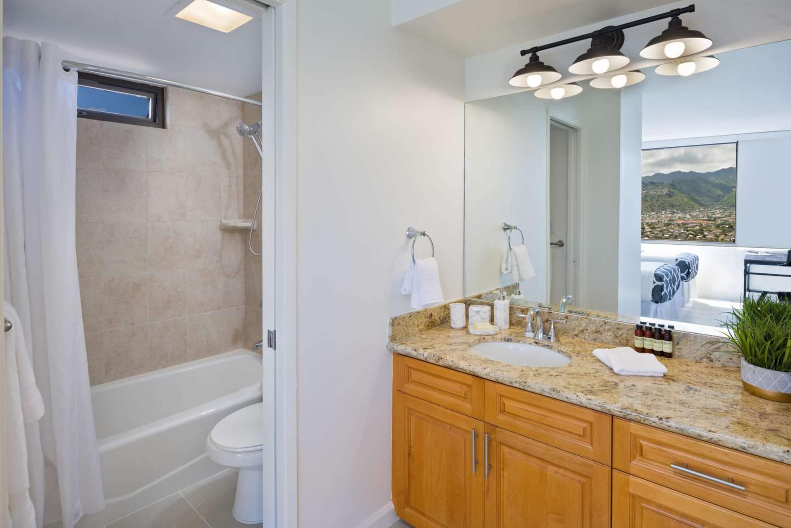 35th Fl Waikiki Banyan | Mtn View | AC | Parking - Image 6