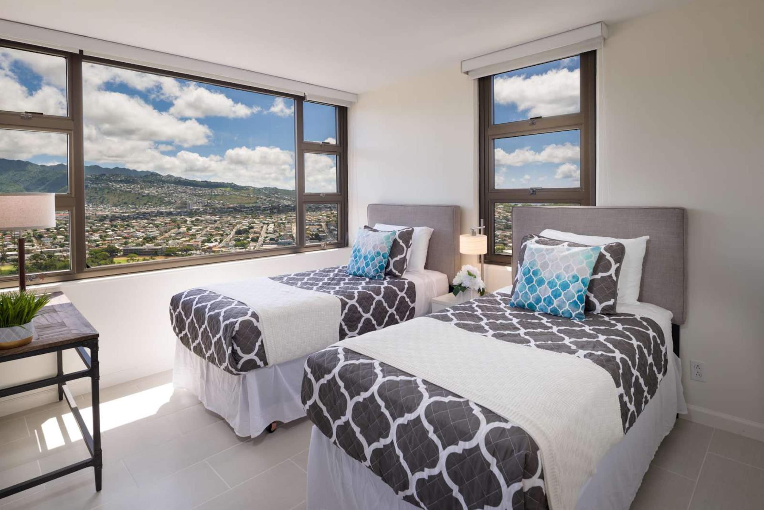 35th Fl Waikiki Banyan | Mtn View | AC | Parking - Image 2