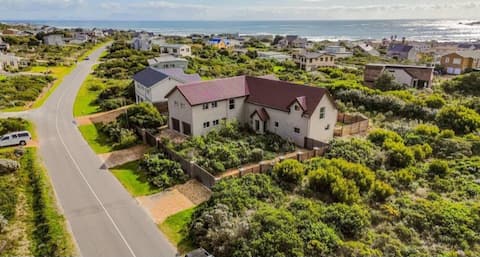 Legends: Sunny beach villa, sleeps 2–10 plus pets