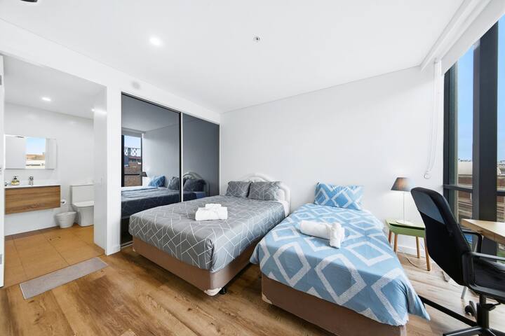 1 lit Queen Size et 1 lit simple