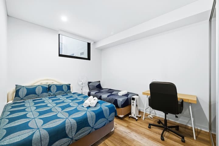 1 lit Queen Size et 1 lit simple