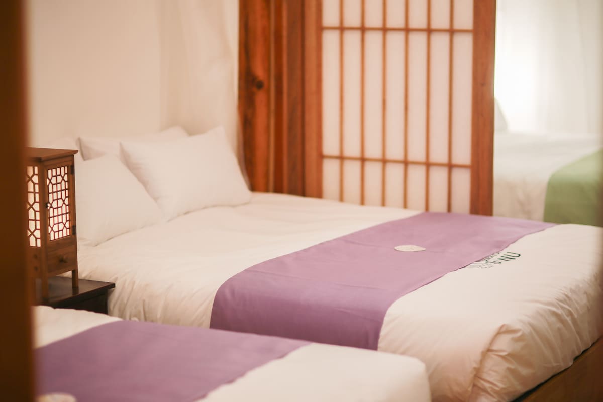 在这座传统韩式民宅的柔软酒店级床上享受轻松优雅的一天。
你的完美旅程从这里开始。