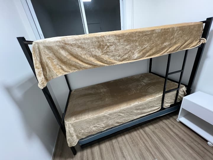 3 единични легла 