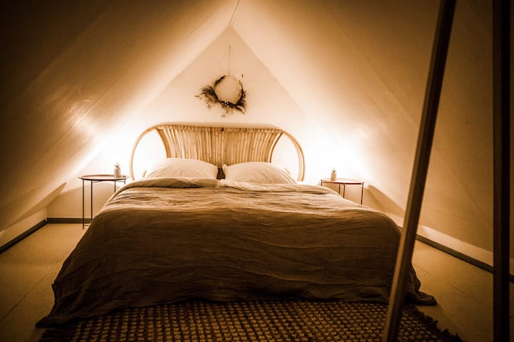 Apartmán má 3 poschodia na spanie s manželskou posteľou