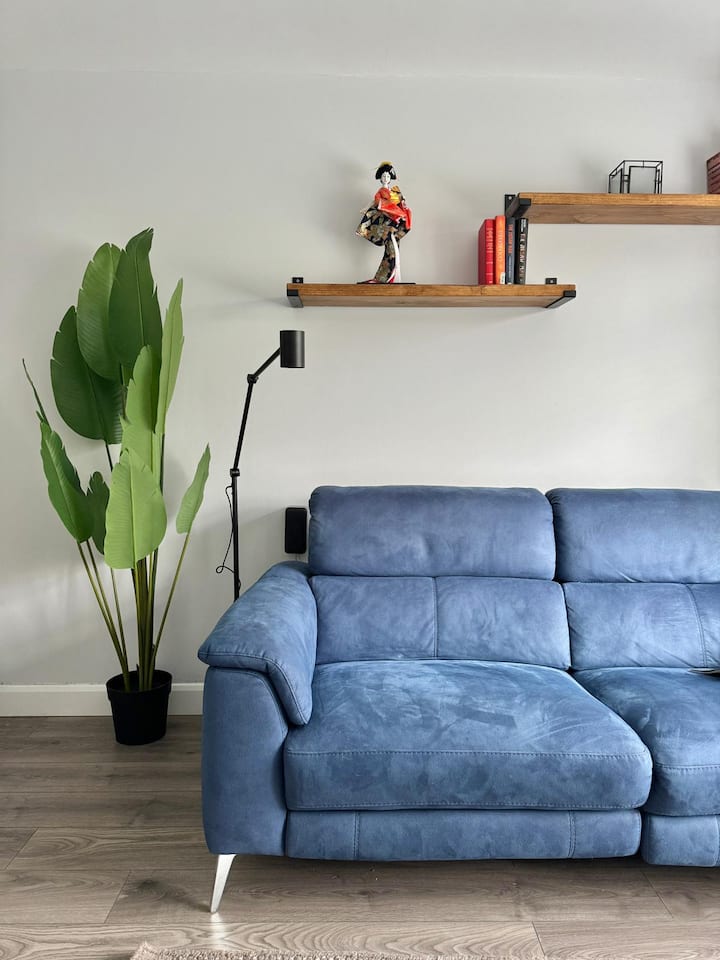 Bright & Spacious Home Away From Home - イギリス ビーコンズフィールド