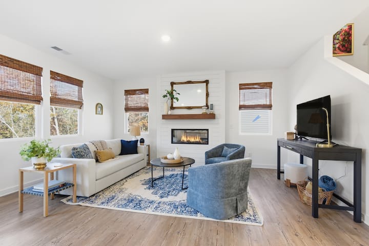 4 Br/3 Ba, Pets Ok, In-unit W/d, Longer Stays Ok - Flowery Branch, GA